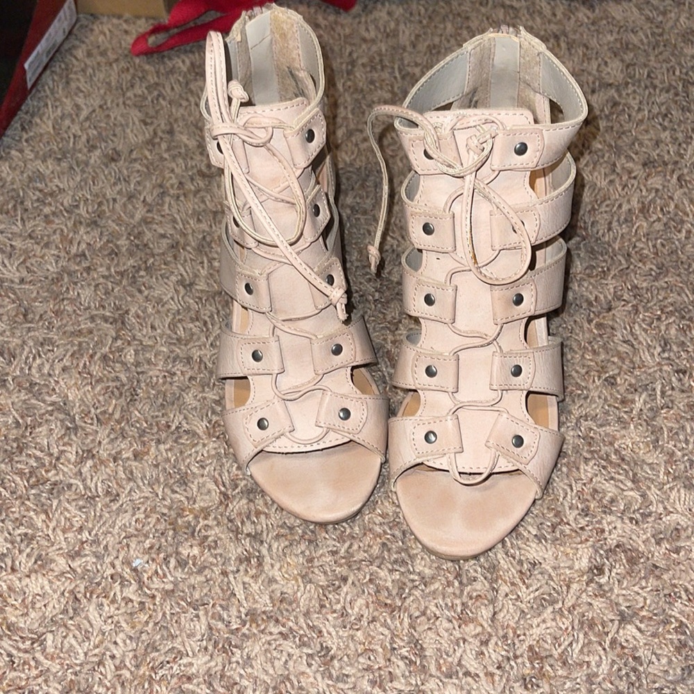 Heels - Picture 2 of 3